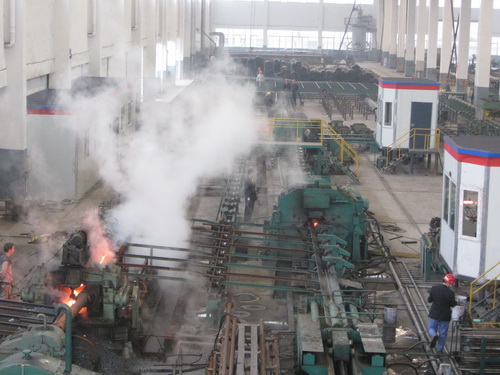 泰州无缝钢管厂家生产车间